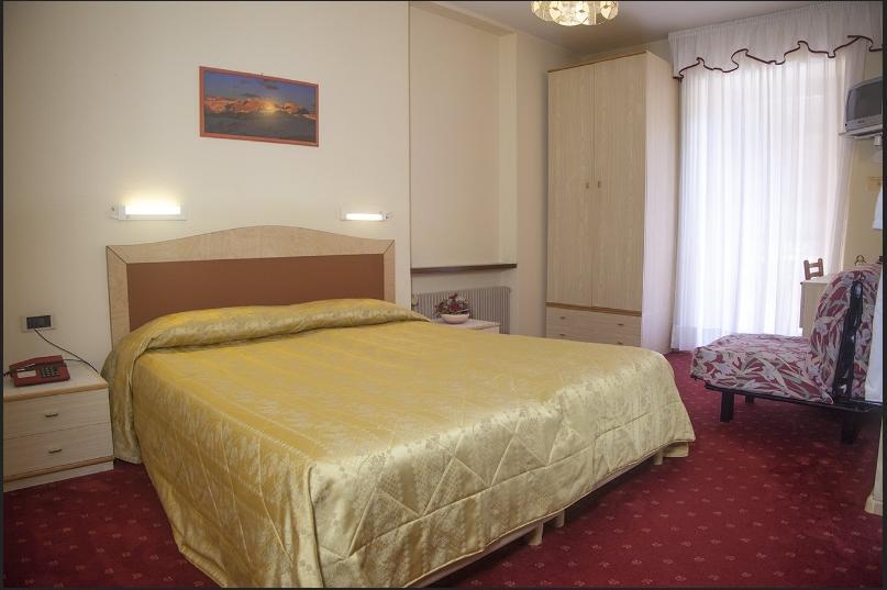Hotel Venezia Рокка-П'єторе Екстер'єр фото